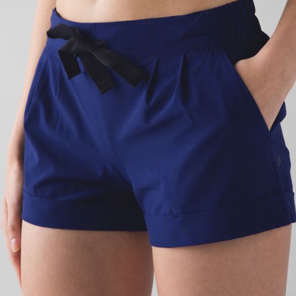 Lululemon Spring Break Away shorts. Size 8.